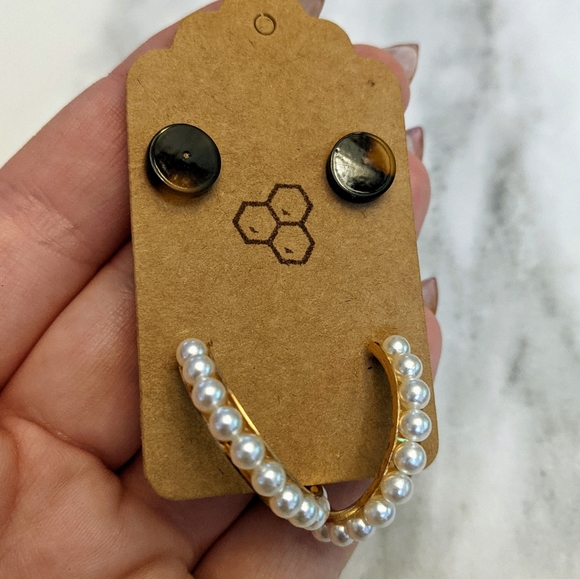 Pearl & Tortoise Earring Set - Picture 2 of 3